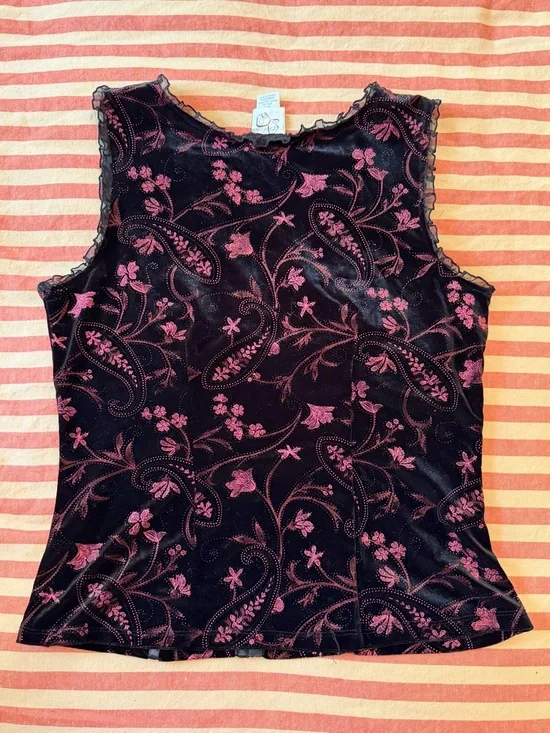 Velvet Floral Embroidered Sleeveless Top - Black & Pink - Picture 2 of 3